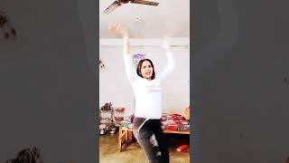 Download Lagu le chal humke up ghuma da bole Na koi MP3