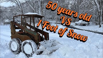 $400 50 Year Old Skid Steer Versus 1-Foot Of Snow | Hydra-Mac 8C