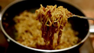 ঘরোয়া ভাবে তৈরি SPICY Chilli Garlic Noodles Spiciest Garlic Ramen Noodles Ever - Cheap & Easy