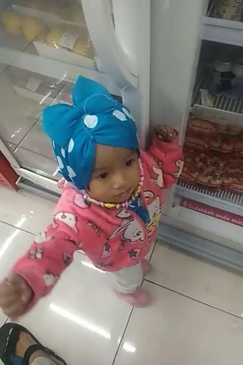Anak Lucu Belanja Di Indomaret