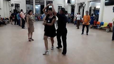 Samba lớp 3 - Thầy Việt Phú vs Cô Huyền Thơ - Th10 - 2017 - Khiêu vũ giao tiếp - Cung VHLĐ