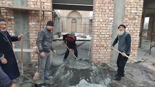Plita oralariga beton quyilmoqda | O'rtaqishloq jome masjidi (11.01.2024)