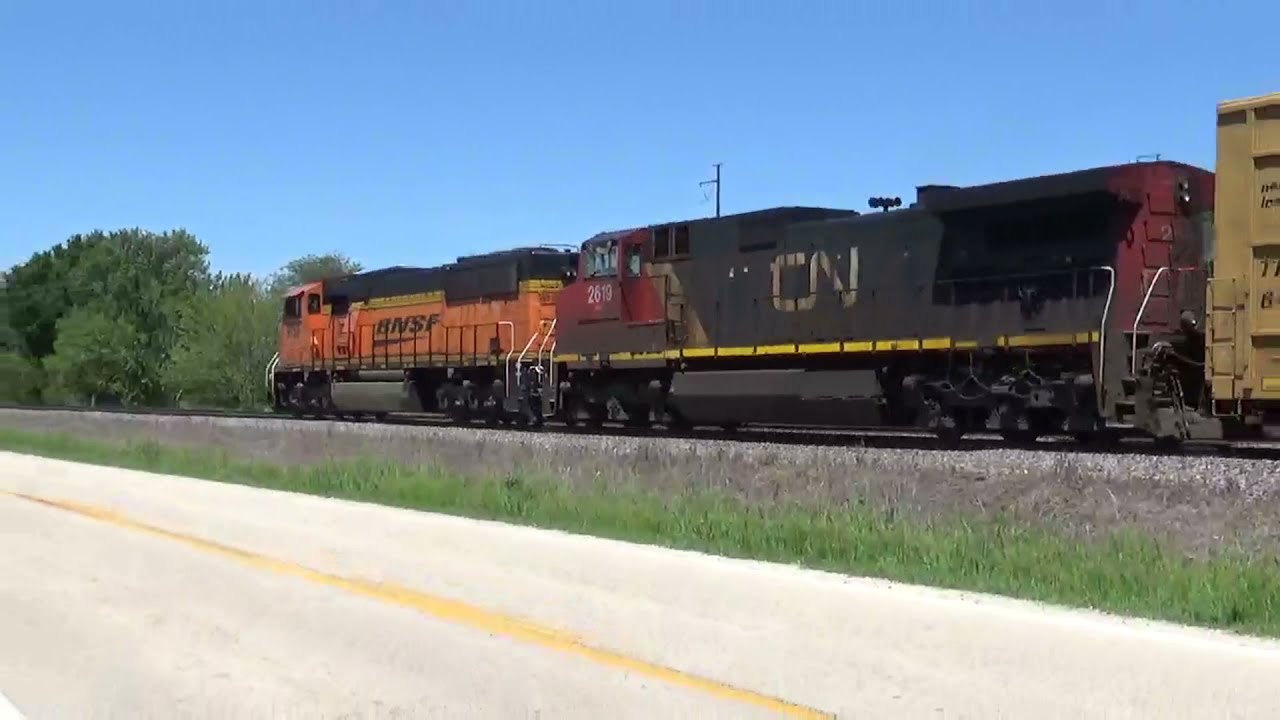 BNSF Barstow Sub three trains meet at Linroth CN unit and BN Heritage hopper May 29, 2021