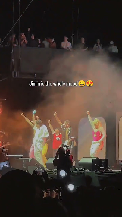 Jimin representing army 😂❤️ #lollapalooza #jhope #jimin #bts