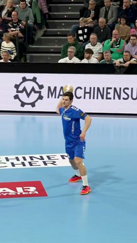 100 Kg flying easy like... 🦅🙃 #handball #håndbold #clm