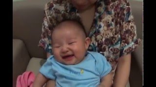 Bayi tertawa terbahak bahak 3,5 bulan - Baby Laughing