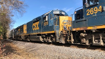 Slug & Mate op een trein met 6 locomotieven! CSX-trein passeert, maar plotseling passeert een NS-...