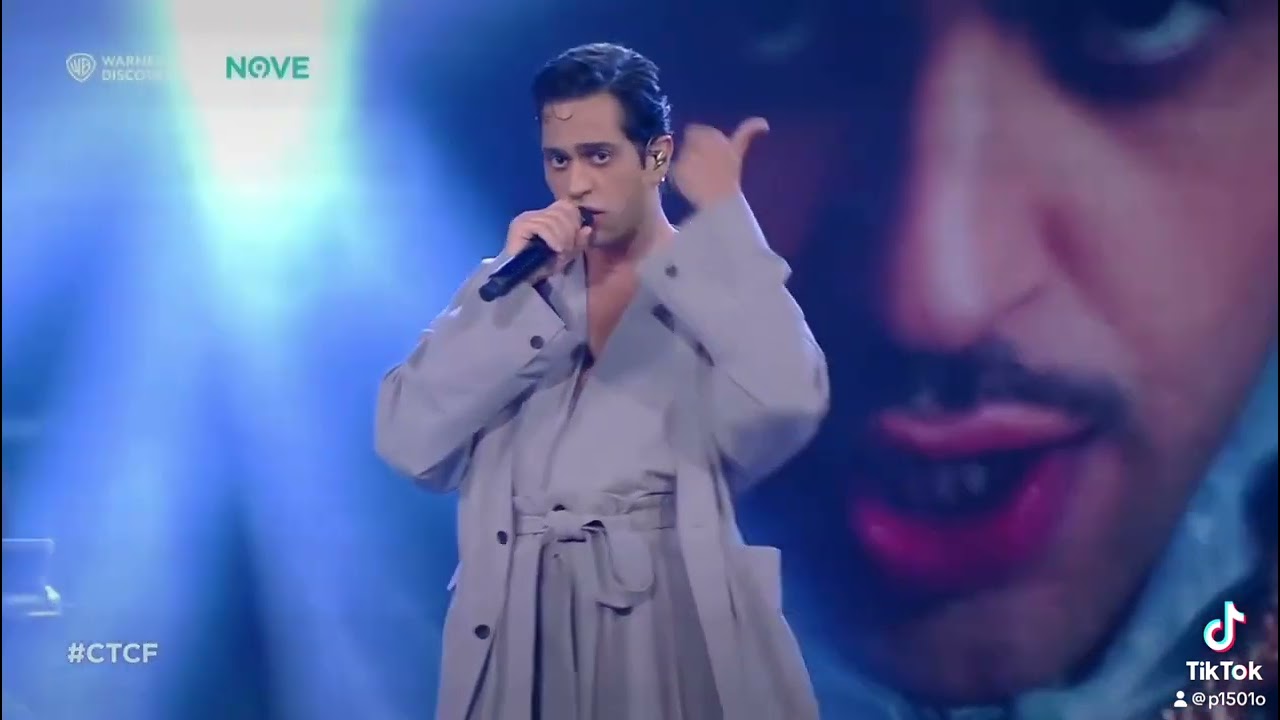 Mahmood singing Tuta gold at Che tempo che fa