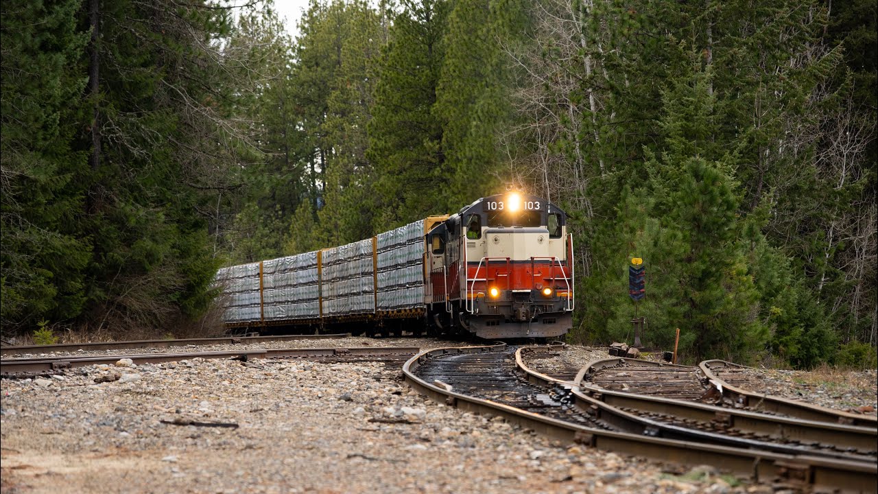 Nearly 70 year old EMD GP9’s on the St Maries River Railroad!