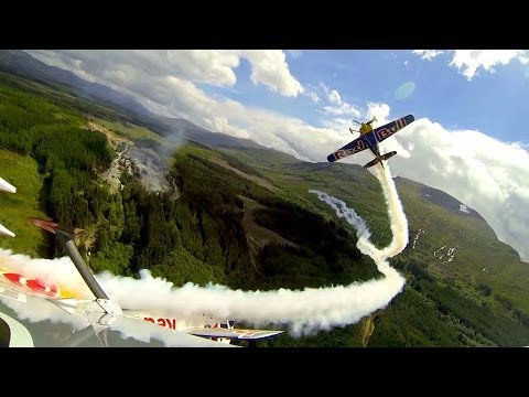 Aerobatic flying with the Red Bull Matadors mp3 ke stažení