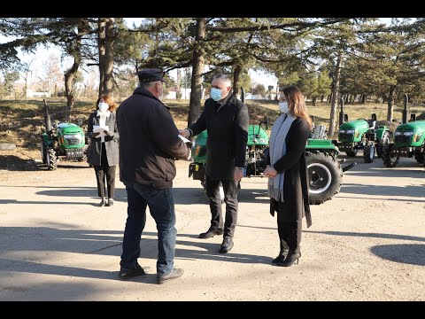 სააგენტომ იძულებით გადაადგილებულ პირებს მინიტრაქტორები გადასცა