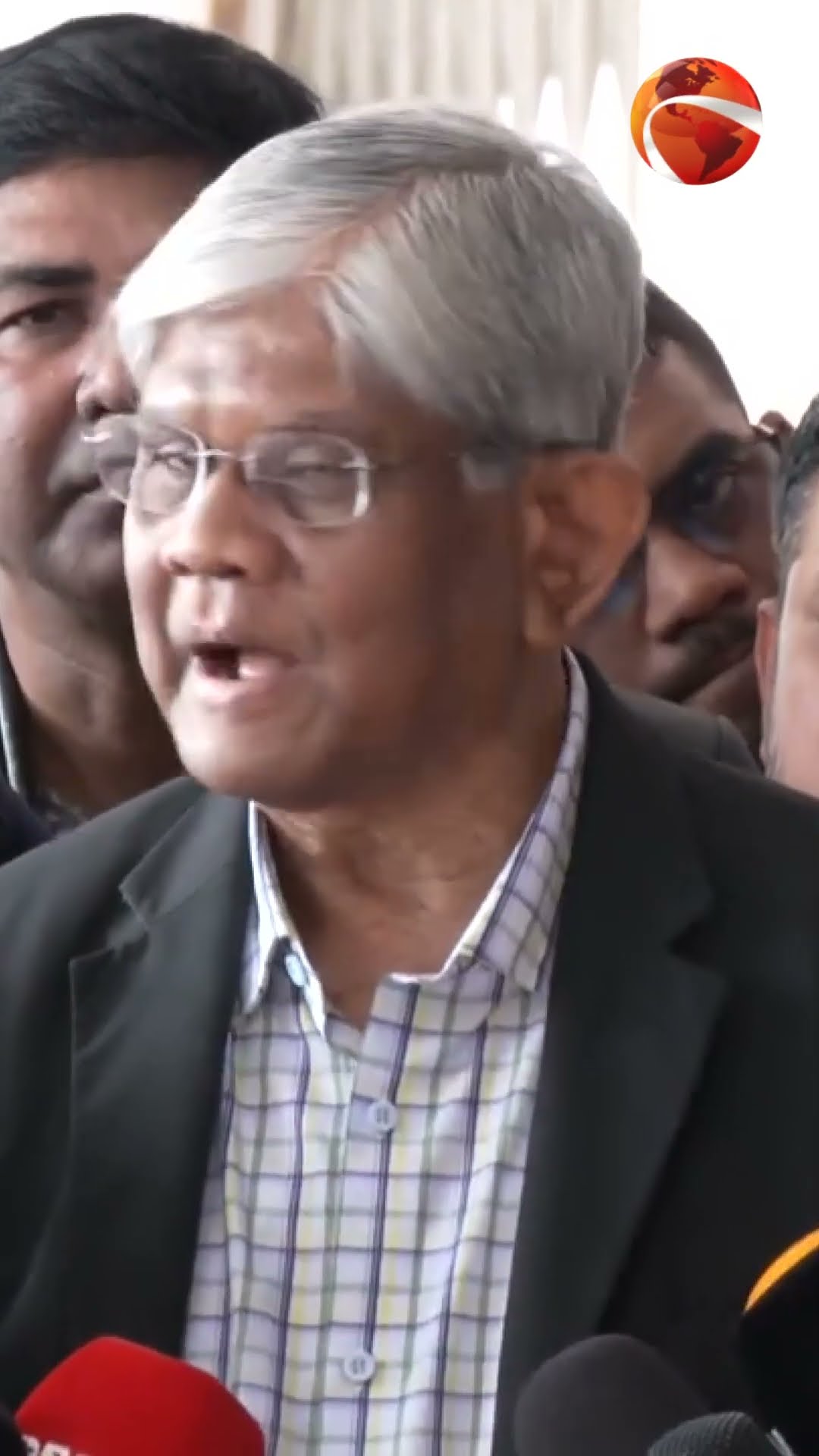 'রাজনৈতিক কারণে ভারতের সাথে বাণিজ্যিক সম্পর্কে প্রভাব পড়বে না'|#salehuddinahmed #channel24