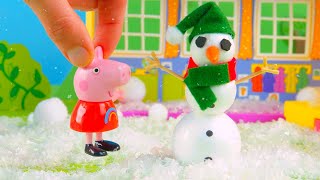 ¡El día de nieve imaginario de Peppa Pig! Vídeos con juguetes para niños