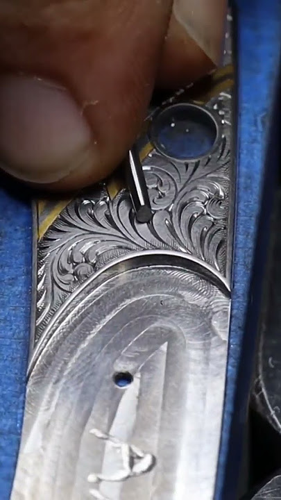 The final detail on this handengraved @williamhenry_studio folder. #engraving #handengraving  #knife
