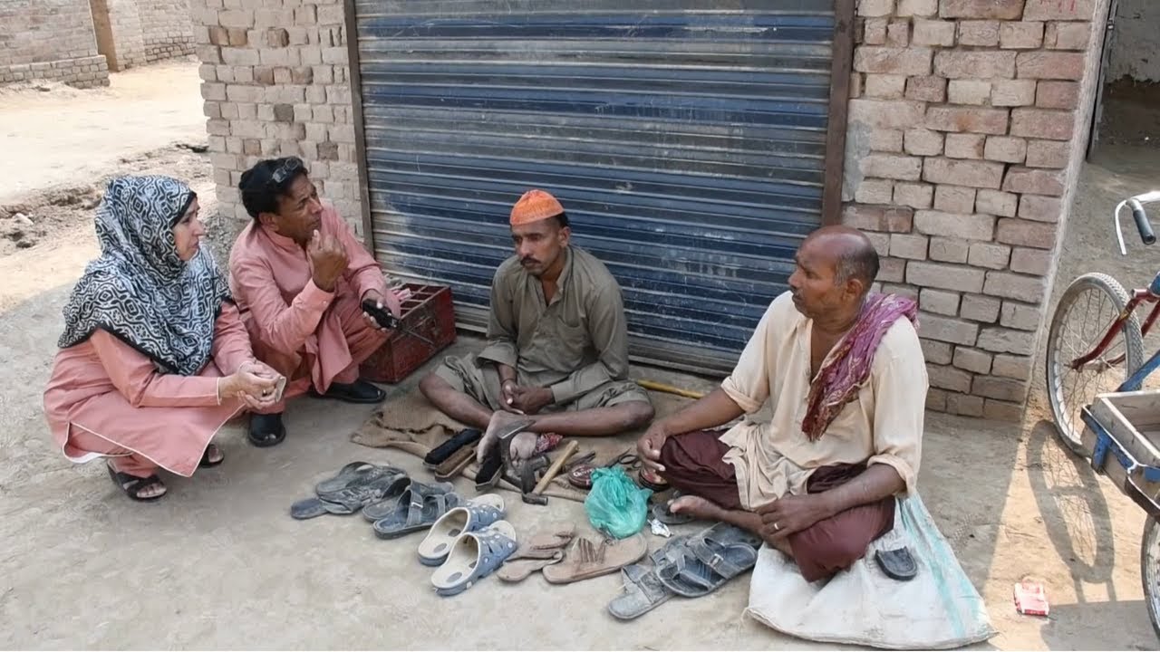 Two disabled brothers earn 50-100 Pakistani rupees daily to run life cycle | Rahe-Insaniyat