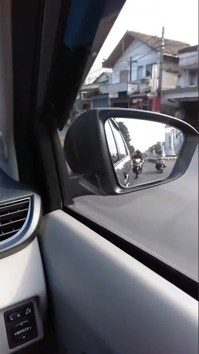 Story' WA nyetir mobil diwaktu siang hari