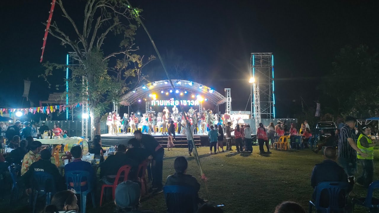 เที่ยวงานบุญมหาชาติ คืนนี้มีรำวง ชมบรรยากาศแม่ค้างานบุญ สนุกสนานม่วนซื้น #บุญบ้านเฮา