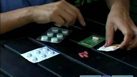 How to Make a First Aid Kit : Medications, Lotions...