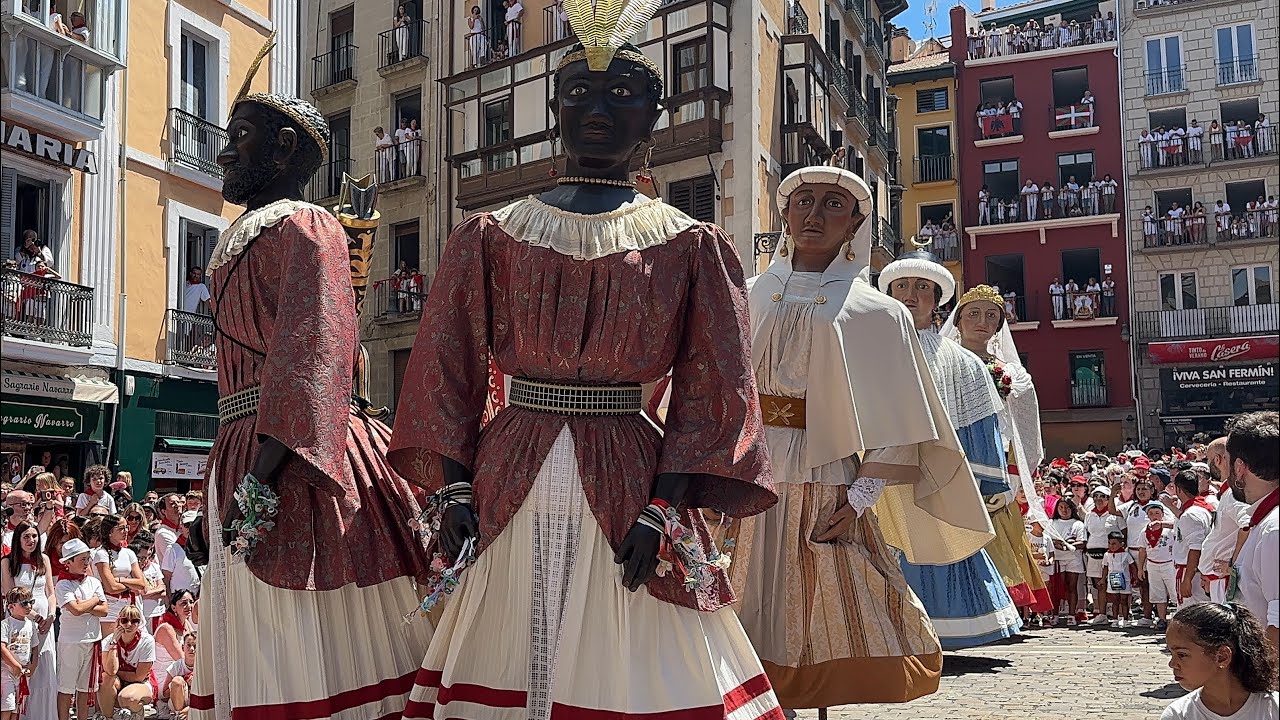 Bailes en honor a la ciudad + DESPEDIDA de la Comparsa de Pamplona 2024! (Fiestas de San Fermín)