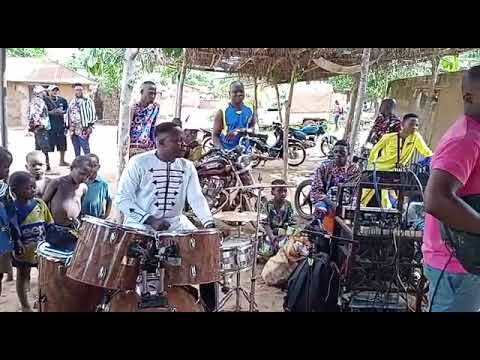 Petit Doto Joue à La Bactérie