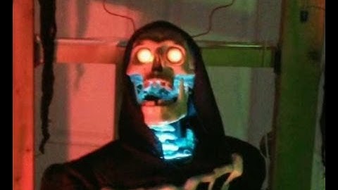 Ghost Host 3-axis skull - Halloween 2013