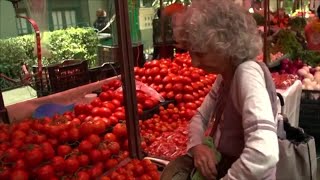 How a new tomato tariff could impact Las Vegas stores and restaurants