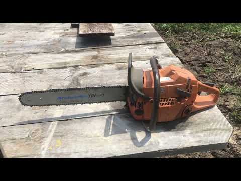 My Holzfforma G372 saws an ash log in two — one handed!