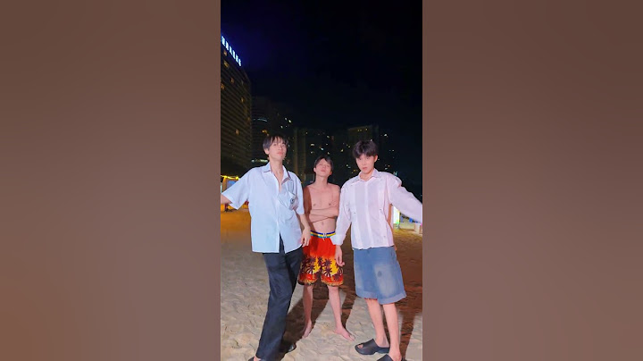 沙滩上小丑和白天使的比试。#天使 #小丑 #超人不会飞