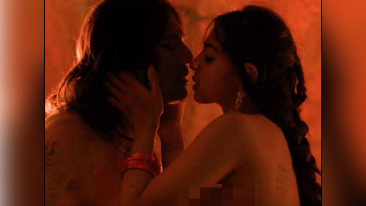 Radhika Apte's intimate scene from the movie Parched leaked | Filmibeat