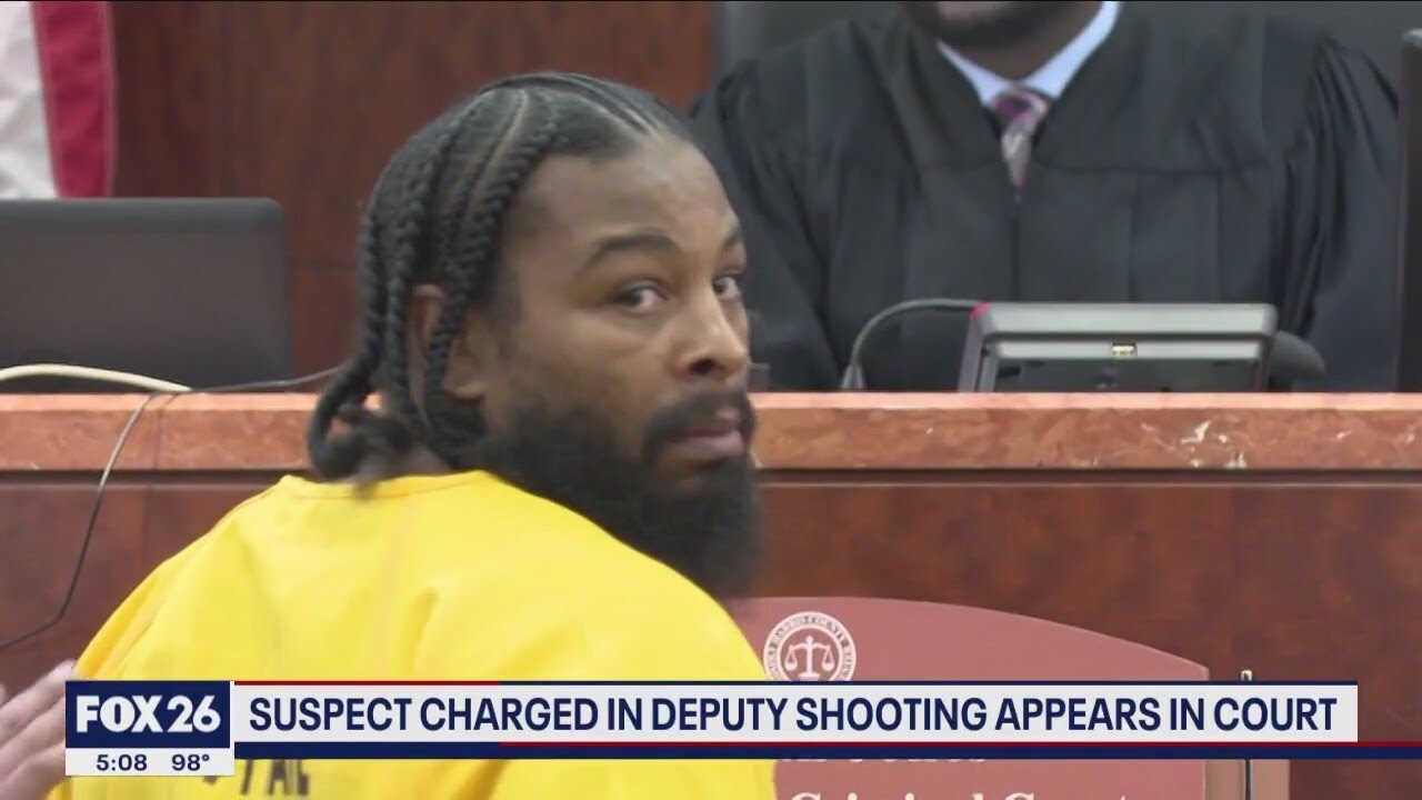 Suspect charged in deputy shooting appears in court - YouTube