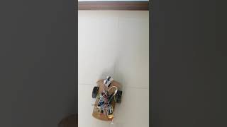 Robot evita obstáculo con microbit