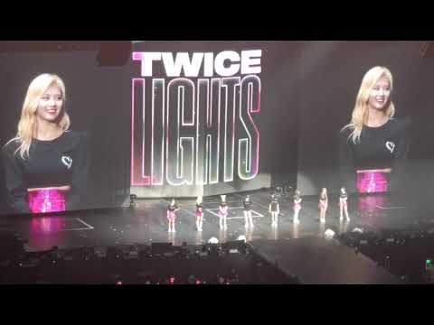 17.8.19 [TWICELIGHTS IN KL] TWICE REACTION TO THE VCR BY MALAYSIA ONCE