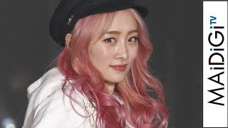 元KARAニコル、ヒョウ柄の超ミニ×ピンクヘアで関コレに　日本のファッションショー初出演　＜関西コレクション2019S／S＞