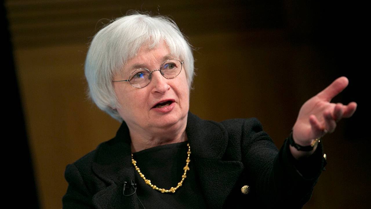Janet Yellen Expects GDP to Rise in 2015, Says Investors Shouldn’t ‘Overemphasize’ First Rate Hike Janet Yellen Expects GDP to Rise in 2015, Says Investors Shouldn’t ‘Overemphasize’ First Rate Hike