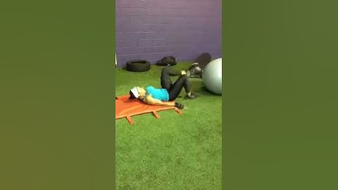 One leg hamstring curl on stability ball