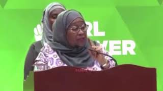 Makamu wa Rais Mama Samia Suluhu Akiwapa mawaidha watoto kike kwenye tamasha la Girl Power