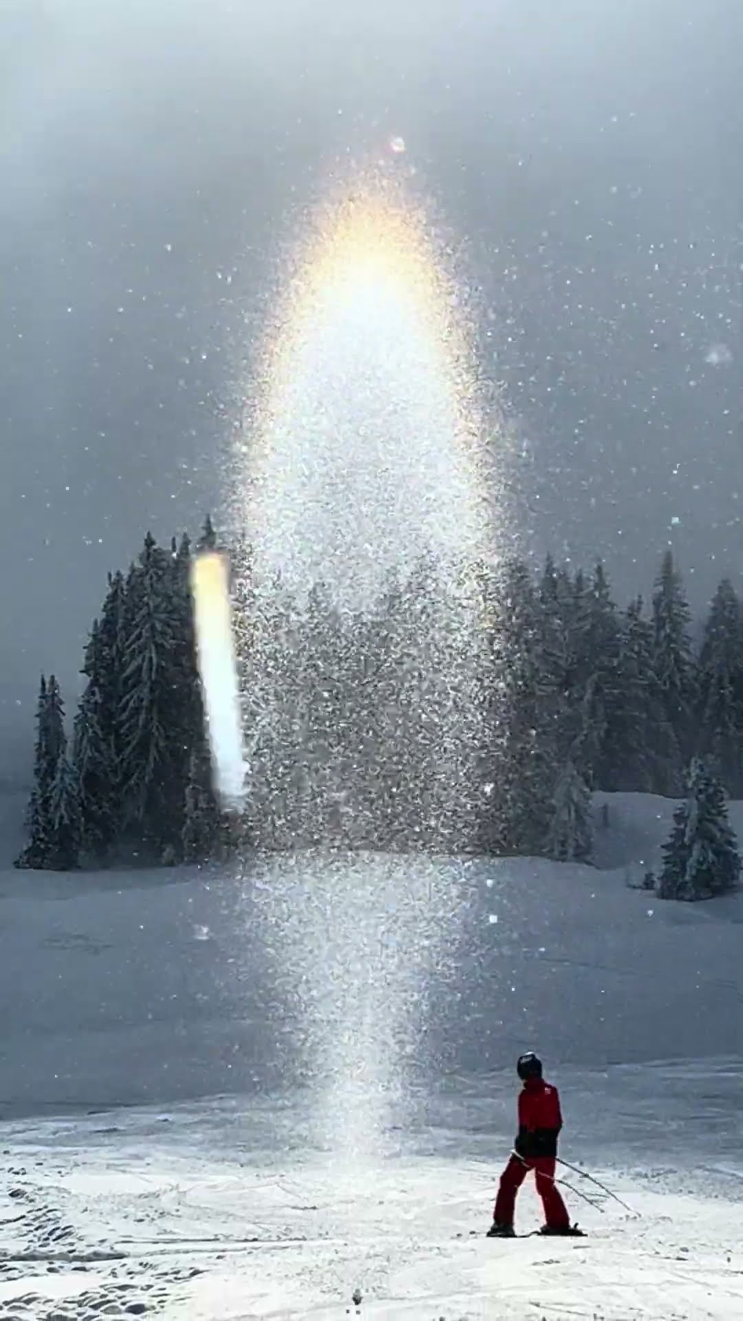 Sun Candle Phenomenon On The Slopes || ViralHog