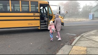 Эвичка едет в школу 🚌 Evelinas first day of school 👩‍💻🙋‍♀️