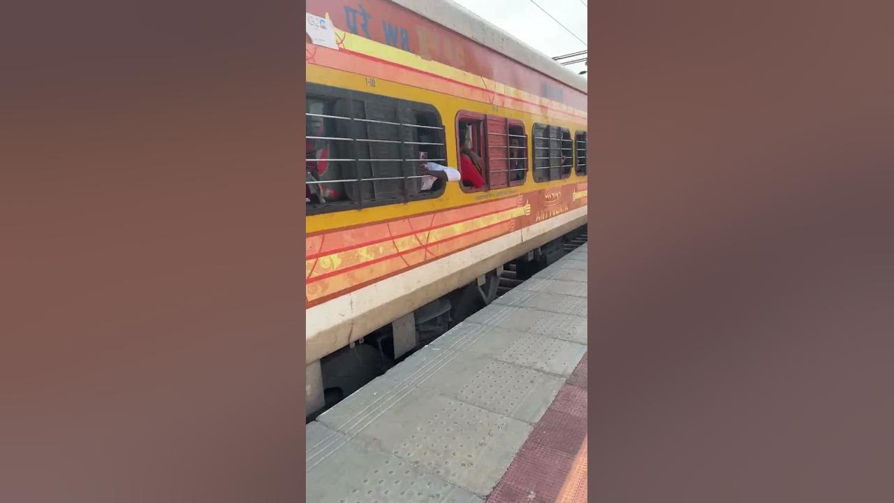 Bina Gwalior Express Departing & Sabarmati Express Arriving Ashok Nagar Station YouTube