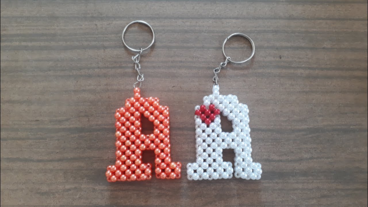 Chaveiro letra A de pérolas