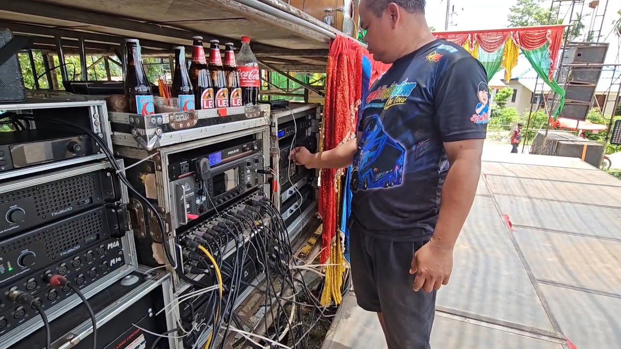 อุบลสายัณต์ซาวด์ 1997 F1 วันนี้ทำการแสดงที่ อ.ศรีรัตน จ.ศรีสะเกษ