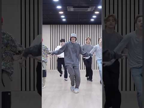 Tujhe Hath Pakad Ke Ghuma Tu Gol Gol Ghoom Ghoom Bts 