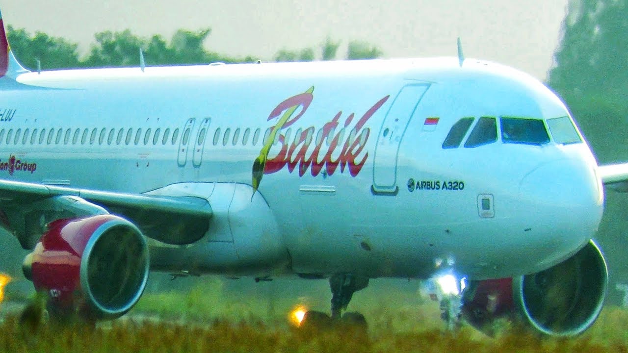 Lihat Pemandangan Bagus Ketika Pesawat Terbang Batik Air Landing