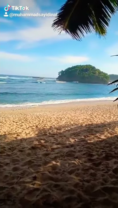 keindahan pantai Balekambang Malang#