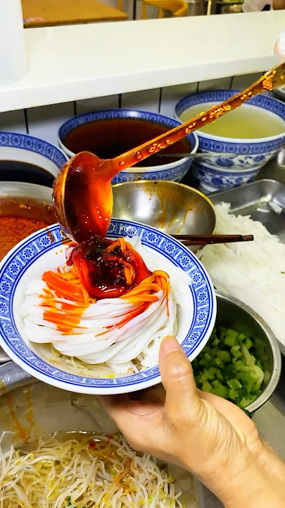 If you come to Xi'an and don't eat a bowl of this spicy cold noodles, your trip will be in vain.