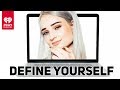 Capture de la vidéo How Does Kim Petras Define Herself? | Define Yourself