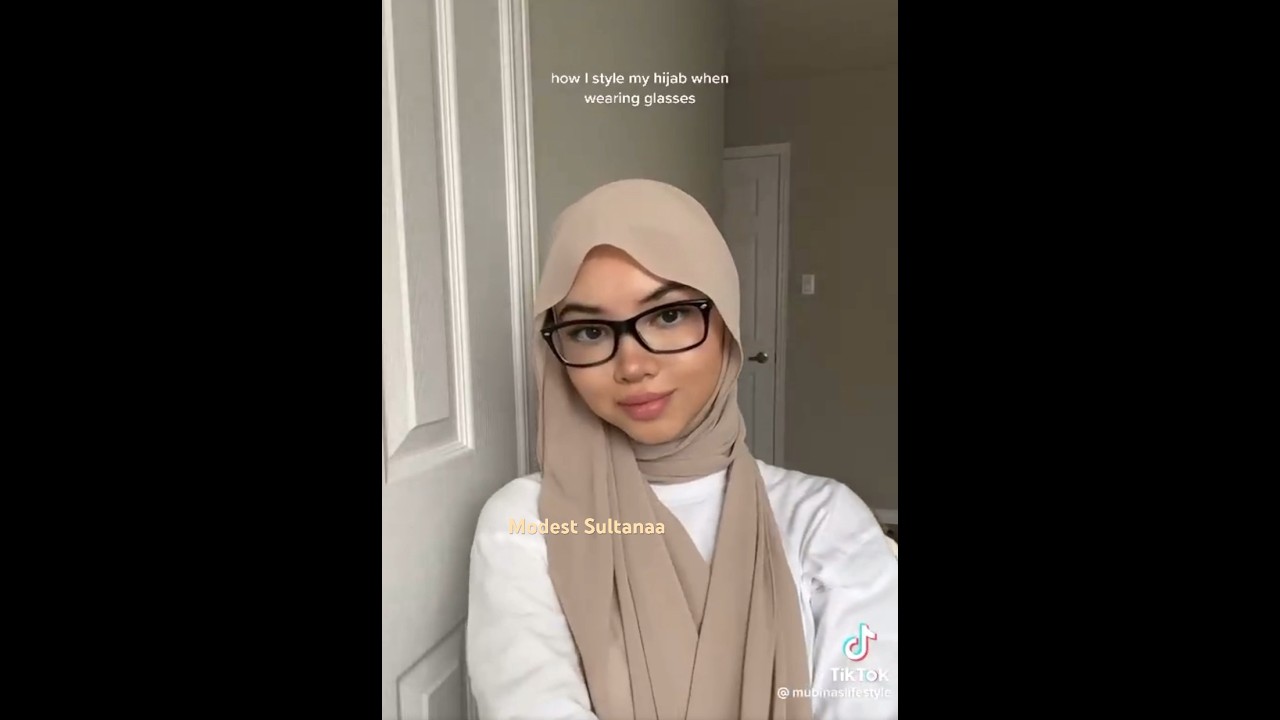 Hijab style with glasses 🤓💛