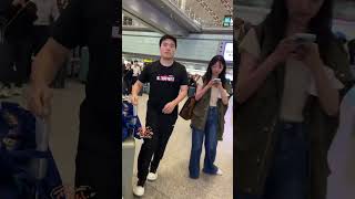 l梁甜甜抵达北京,这戏眼神坚定哆啦!#梁靖崑 #乒乓球 #国球乒乓 #tabletennis