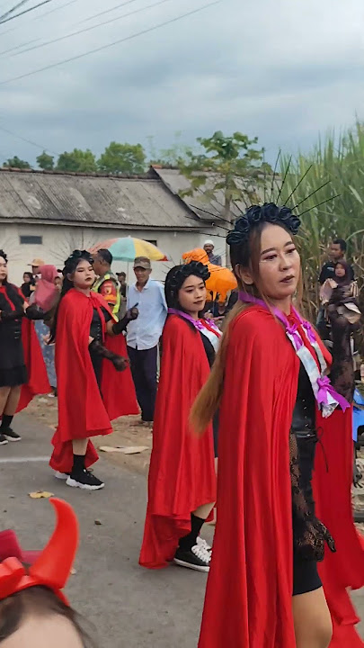 Goyang Bareng Tante - Tante Tisnogambar #viral #karnaval #jember
