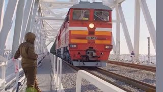 картинка: В КАБИНЕ ТЕПЛОВОЗА ТЭП70БС ПО КРЫМСКОМУ МОСТУ